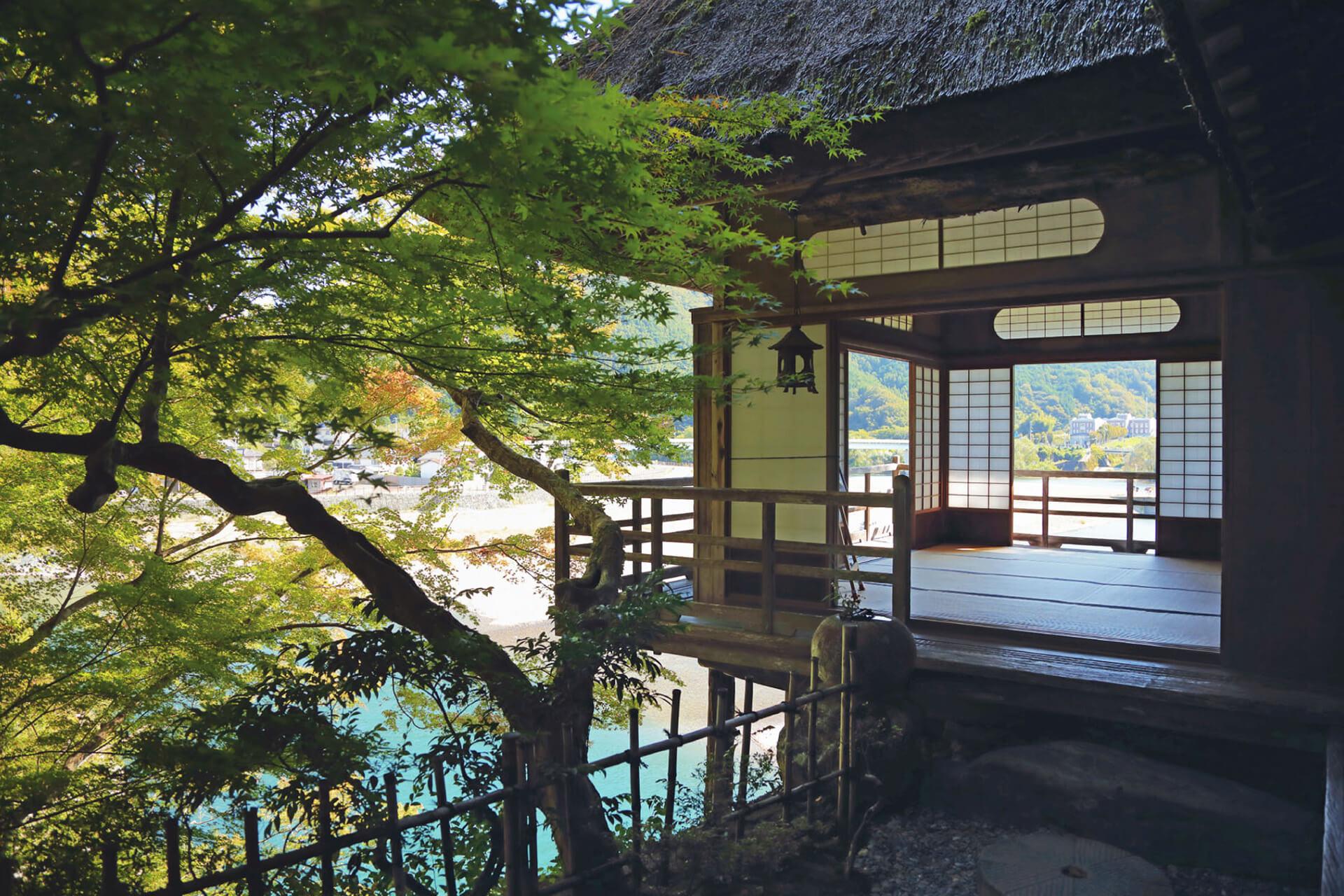 臥龍山莊