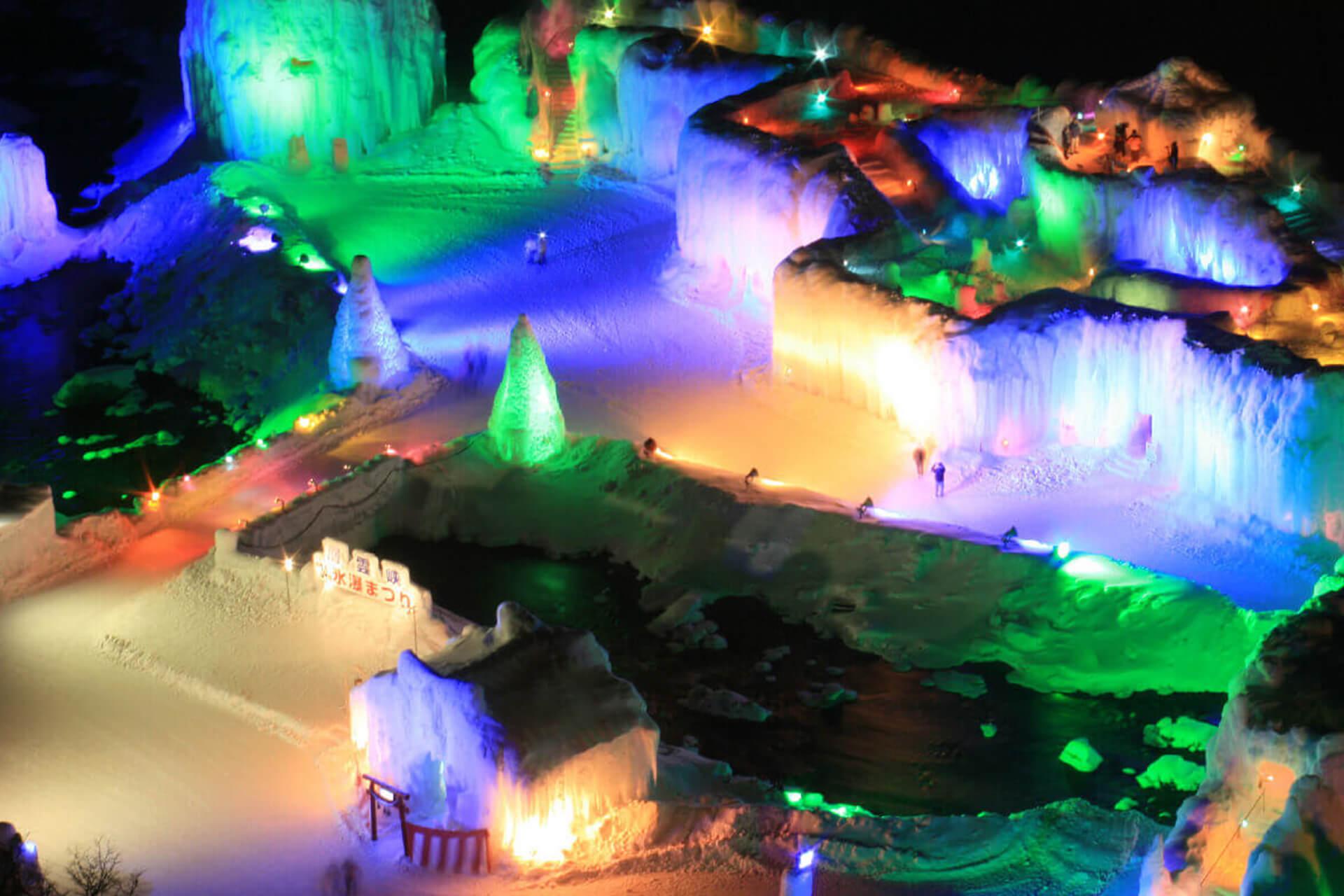 北海道雪祭行程推薦-層雲峽冰瀑祭典