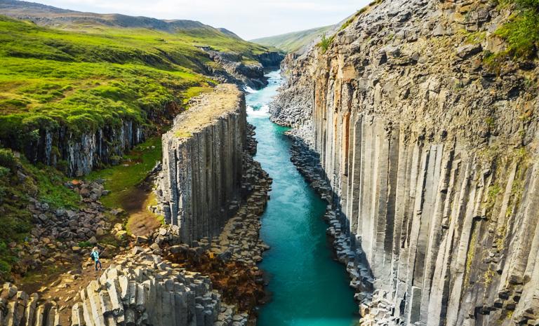 冰島．白日夢環島遊13日(夏季) - 賞鯨船．羽毛峽谷．鐵達尼冰河湖．5星阿姆斯特丹