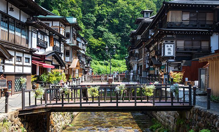 東北．舟漾最上川5日(夏季) - 銀山溫泉住一晚．清風松島灣．綠野藏王纜車