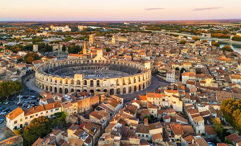 南法．順路玩杜拜13日(雙點進出) - 暖煦蔚藍海岸．亞維農古藝城．巴黎星寐連泊